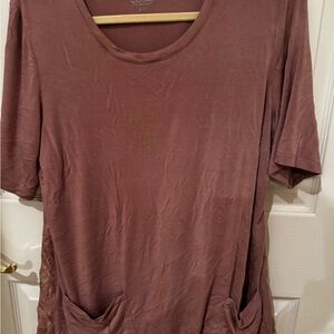 LOGO Women's deep rose Top with Pockets